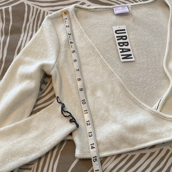 URBAN OUTFITTERS crop wrap top - Picture 8 of 8